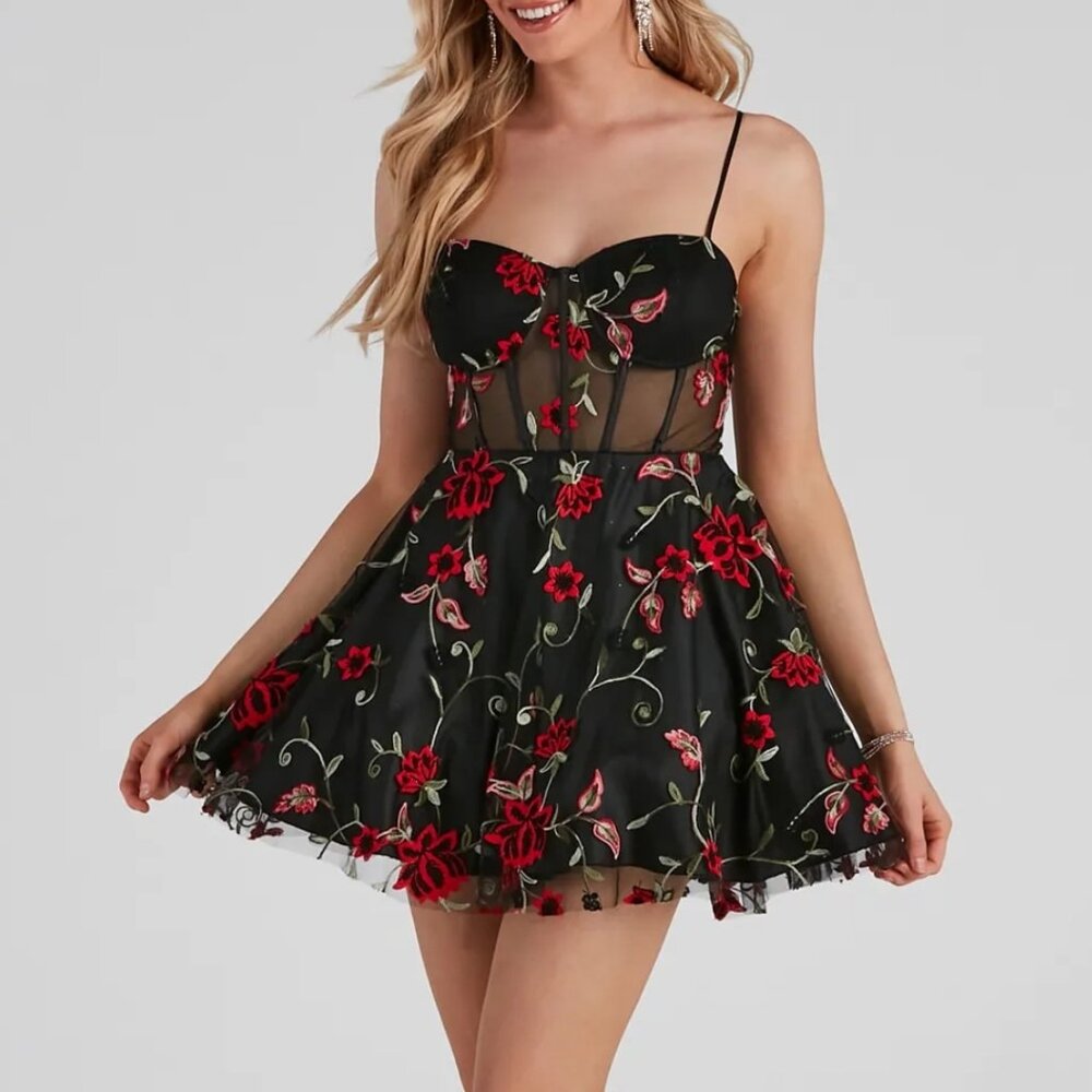 NWT Windsor Floral Lace Embroidered Illusion Mini Dress - size 5.  S